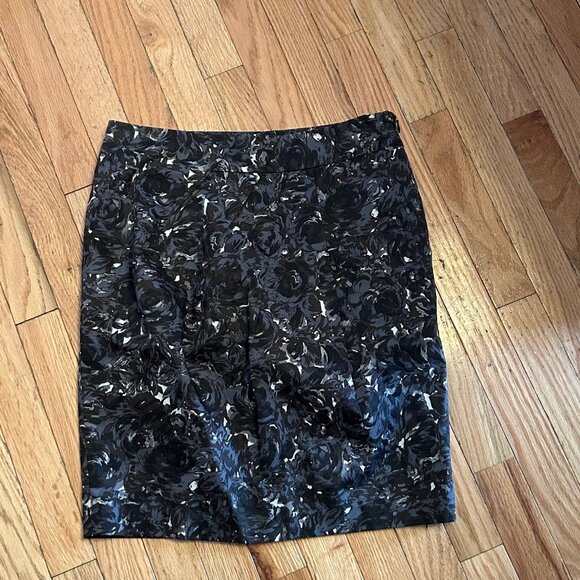 Loft Pencil Skirt Black Gray Print Size 6 with Pockets - Picture 1 of 1